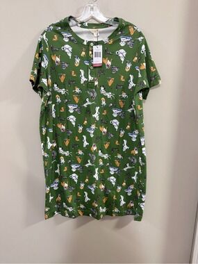 NWT Vera Bradley Green Dog Park Print Henley Night Dress. Size XS